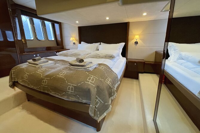 1 night Hardangerfjord Private Fjord-cruise - Leaving Bergen through the island channels