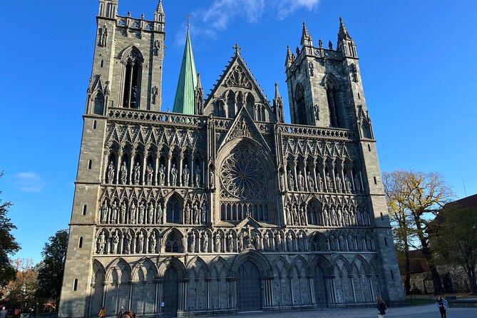 2 Hour City Walk through Trondheim - Bakklandet and its preserved wooden streets