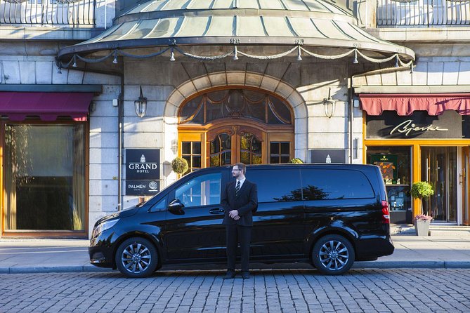 8 hours Full-Day Exclusive Oslo Tailormade Guided Limo Tour - Ekebergparken brings art and views together