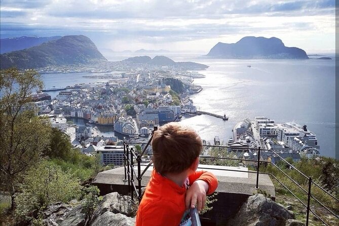 Ålesund-Aksla-Alnes-Giske-Sunnmøre museum 100 % Highlights 4.5 H - Alnes is the scenic high point of the outing