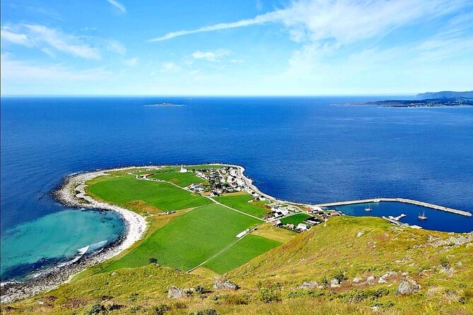 Ålesund-Aksla-Alnes-Giske-Sunnmøre museum 100 % Highlights 4.5 H - A 3,300-year-old burial mound and the island roads