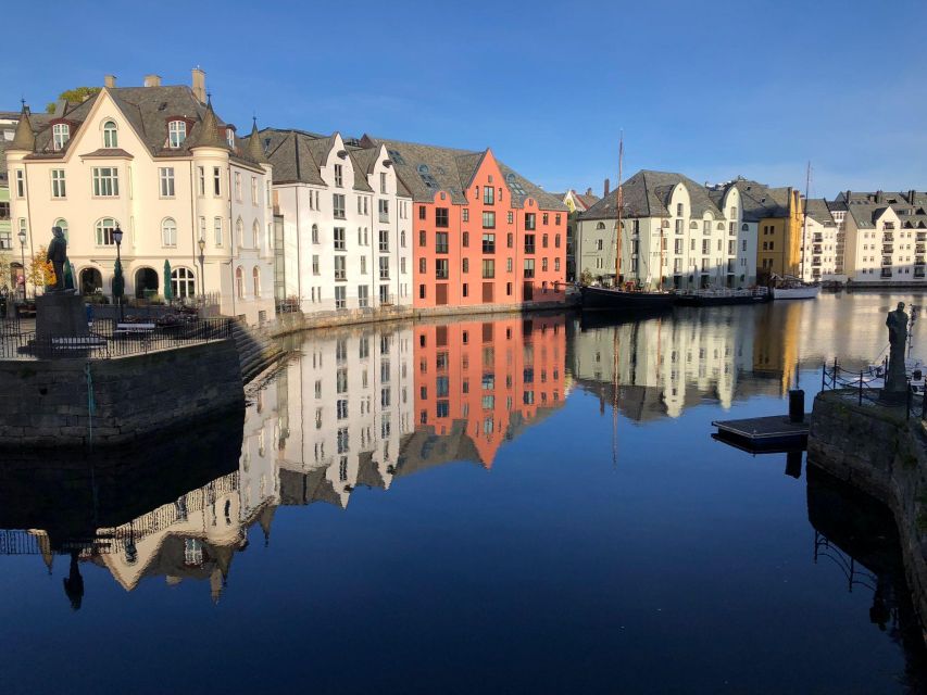 Ålesund: Giske and Godøy Islands Guided Sightseeing Tour - Meeting the Bus at Ålesund Cruise Pier