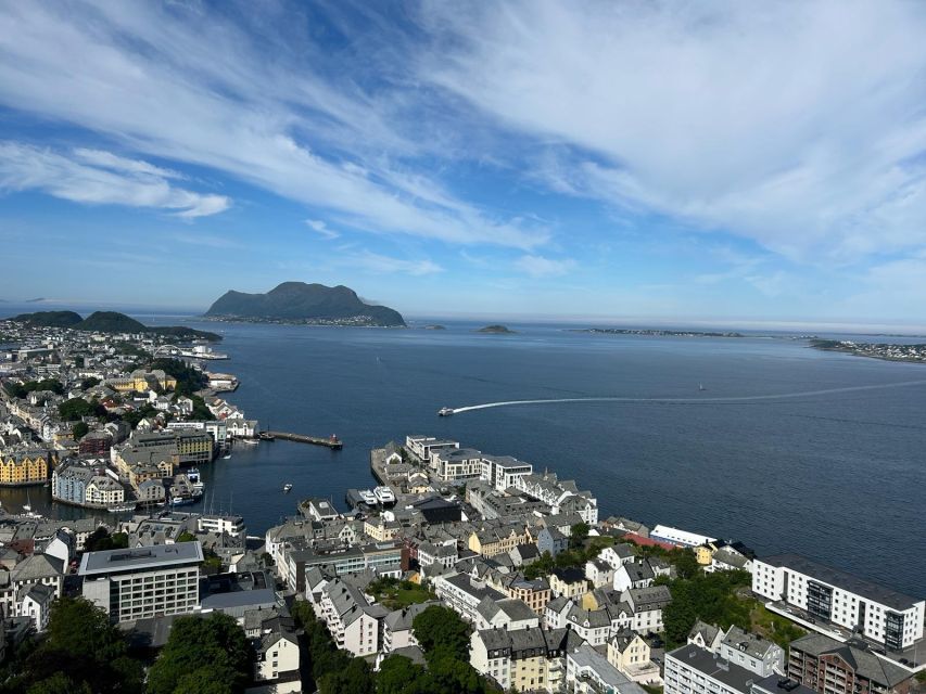 Ålesund: Giske and Godøy Islands Guided Sightseeing Tour - Crossing to Giske, the Saga Island