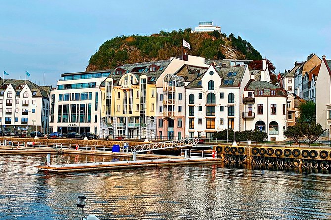 Alesund Sightseeing private tour for cruise passengers - Timing, meeting point, and cruise-day practicality