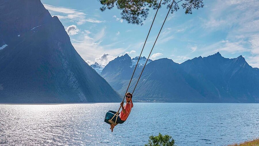 Ålesund-Trandal fjord tour with 3 hours stop at Trandal - Two hours to find your own Trandal