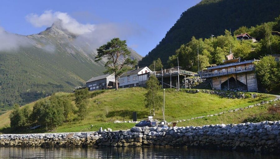 Ålesund-Trandal fjord tour with 3 hours stop at Trandal - A meal with a view at Christan Gaard Bygdetun