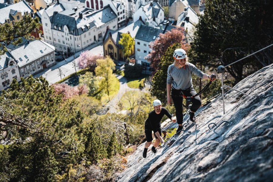 Ålesund: Via Ferrata tour - Gearing up for a one-hour mountain outing