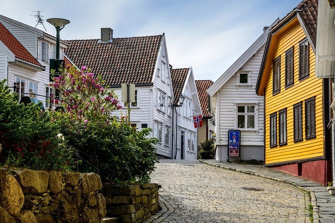 An amazing guided private walking tour of Stavanger. - Wandering through Gamle Stavanger’s wooden lanes