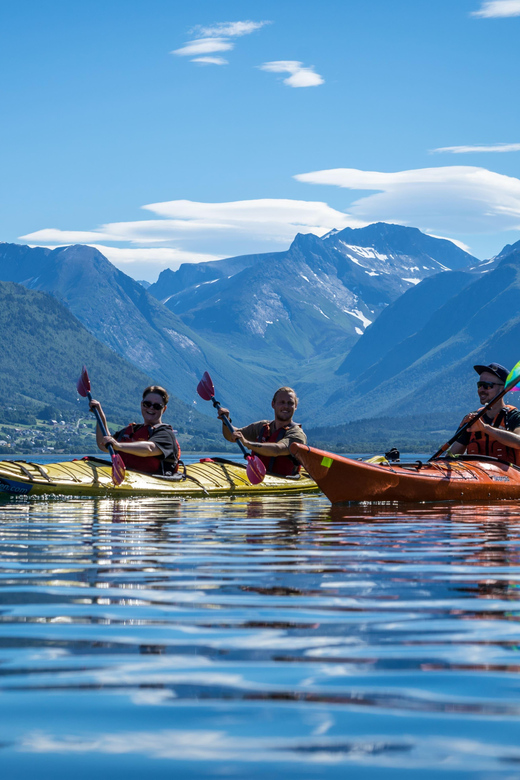 Åndalsnes: Kayaking in Majestic Romsdalsfjord - The First 15-Minute Photo Stop