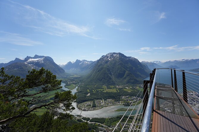 Audio-Guide Bus Tour at Scenic Routes of Åndalsnes to Trollstigen - Leaving Åndalsnes through the Rauma Valley