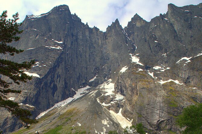 Audio-Guide Bus Tour at Scenic Routes of Åndalsnes to Trollstigen - The Troll Wall photo stop lasts 15 minutes