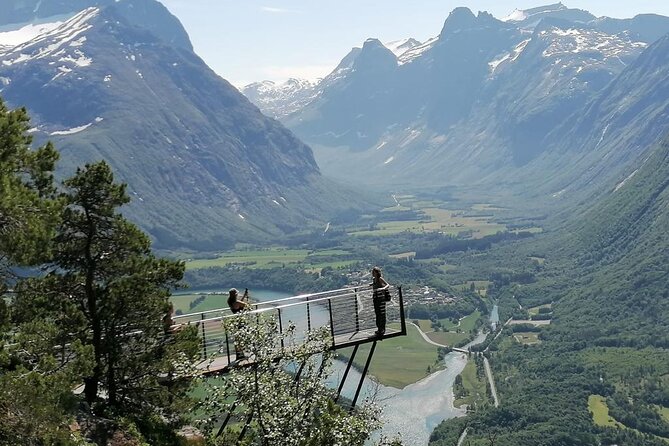 Audio-Guide Bus Tour at Scenic Routes of Åndalsnes to Trollstigen - Slettafossen and Isterdalen as the practical alternative