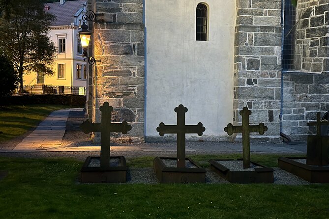 Audio Walking Tour in Bergen Famous Ghosts Location - Cathedral Vågsalmenningen and the relic of the cross