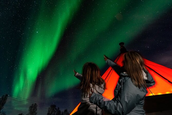 Aurora Safari Chase by big bus, free Photos, toilet onboard - Stop 4: Waiting, photographing, and chasing clearer skies