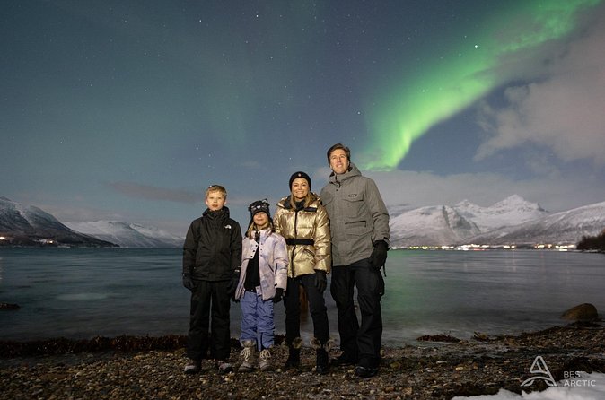 Aurora Safari Chase by big bus, free Photos, toilet onboard - Who will enjoy this coach chase
