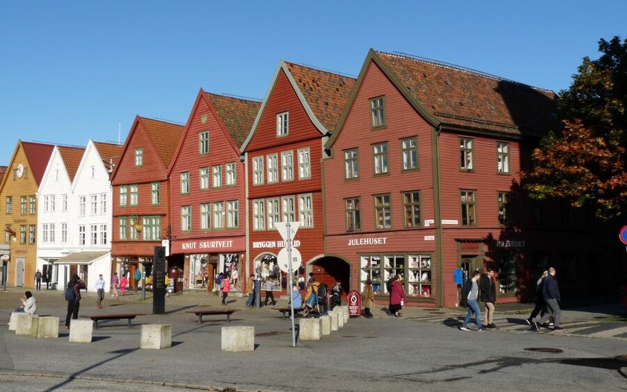 Bergen: City Tour on Foot - Old civic buildings and the everyday city
