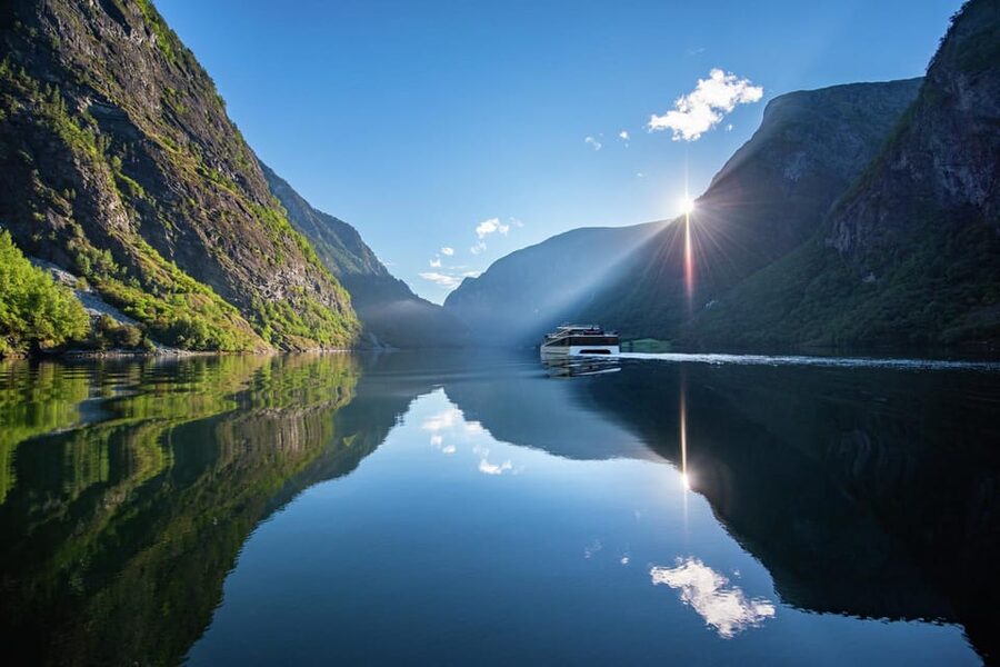 Bergen: Flam Railway, Stegastein View Point and Fjord Cruise - Stegastein: A High View Over the Fjord