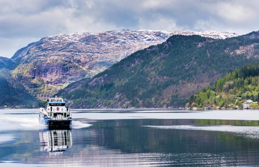 Bergen: Flam Railway, Stegastein View Point and Fjord Cruise - From Bergen to Voss by Road