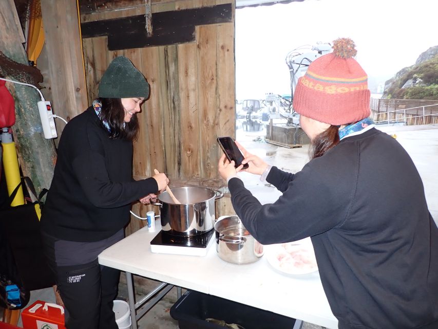 Bergen: Guided Fishing Tour with Outdoor Cooking - Rain, wind, and the realities of an open boat