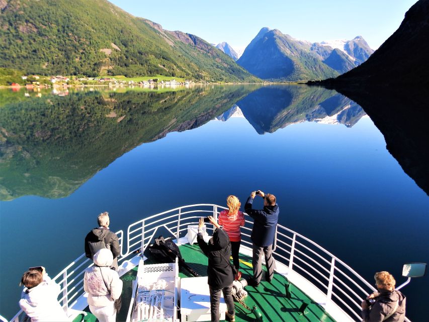 Bergen: Guided Fjord & Glacier Tour to Fjærland - Storesvingen viewpoint at 10:20