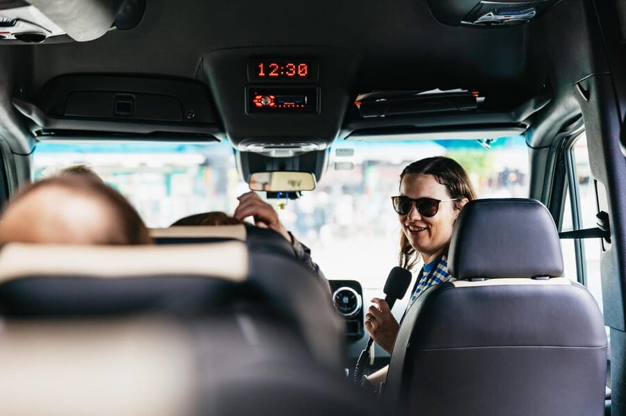 Bergen: Guided Minibus Tour with Photo Stops - Up the slopes toward Fløyen and Sandviken