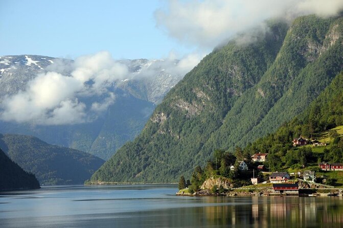 Bergen in a day, Guided tour: Old Town, Waterfalls & Waffles - Key details before you book