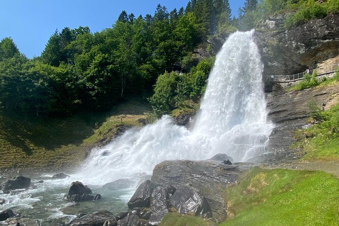 Bergen in a day, Guided tour: Old Town, Waterfalls & Waffles - The Scenic Route turns the bus ride into part of the tour