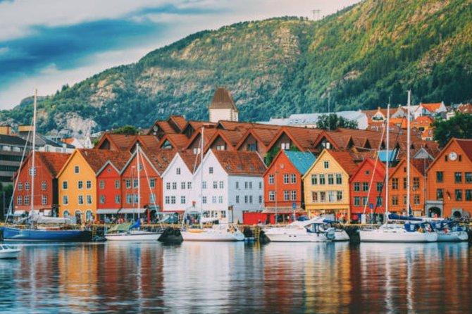 Bergen: Mostraumen Fjord Cruise - Comfort on board in sun, rain, and winter cold