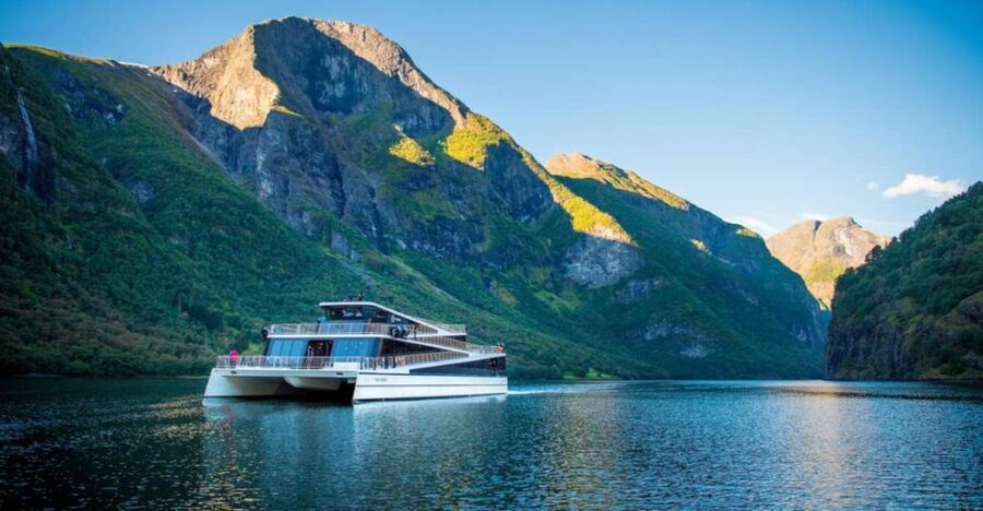 Bergen: Nærøyfjord Cruise and Flåm Railway Ride to Oslo - The early road journey from Bergen to Gudvangen