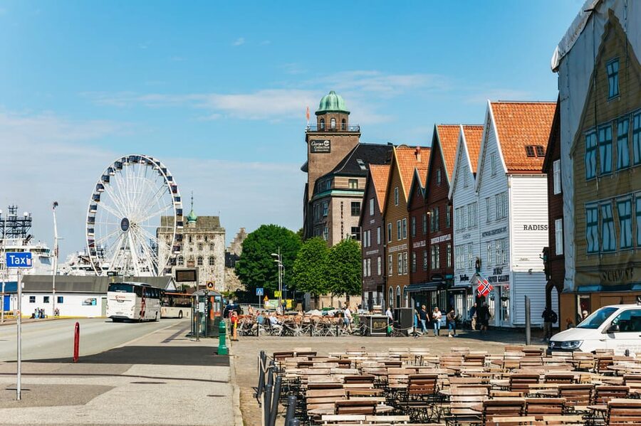 Bergen: Past & Present Small Group Guided Walking Tour - Key points at a glance
