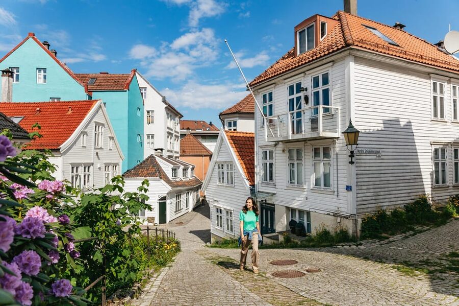 Bergen: Past & Present Small Group Guided Walking Tour - Why this two-hour walk works so well