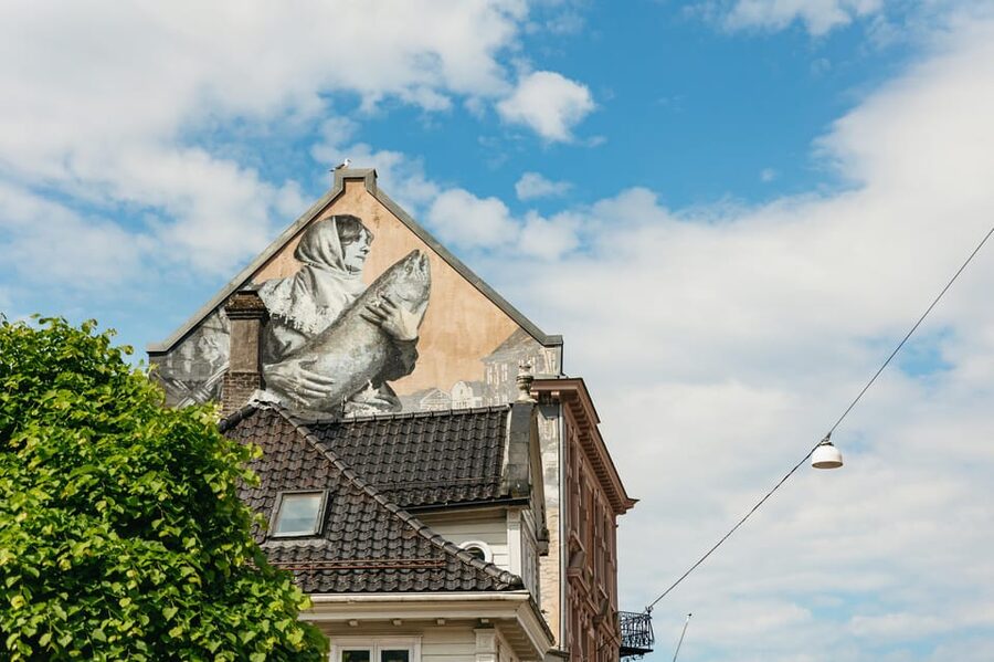 Bergen: Past & Present Small Group Guided Walking Tour - Skostredet and the everyday side of Bergen