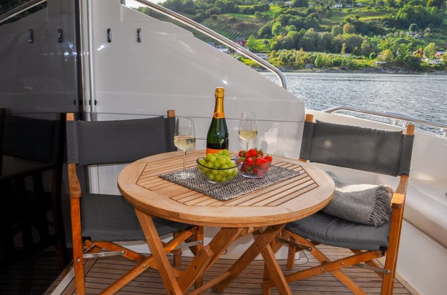 Bergen: Private Evening Yacht Cruise with Snacks and Wine - Key points to know before you book