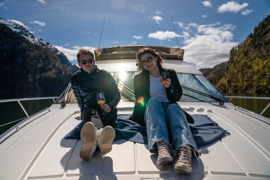 Bergen: Private Evening Yacht Cruise with Snacks and Wine - Starting at Strandkaien beside Bryggen