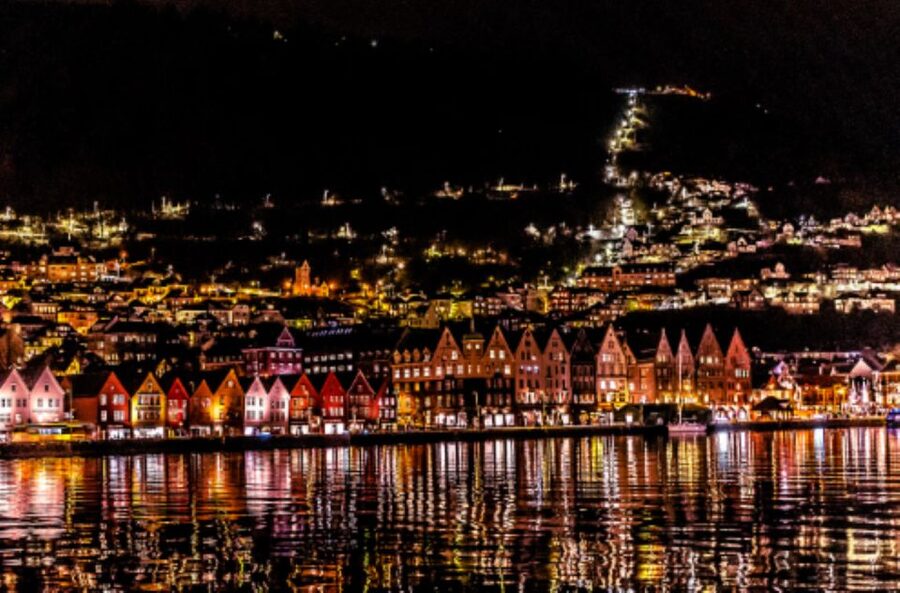 Bergen: Private Guided City Sightseeing Tour - The hillside view over Bergen and its islands