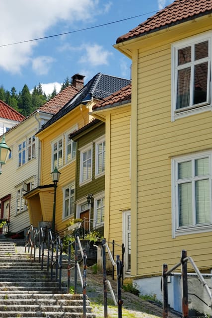 Bergen: Private tour in your own language - Starting at Festplassen, Bergen’s open central meeting point