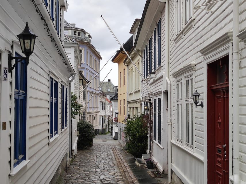 Bergen's Twilight Magic: An Evening Adventure - The waterfront when the lights come on