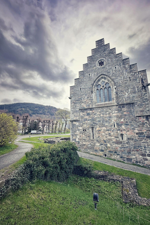Bergen's Twilight Magic: An Evening Adventure - Bryggen and Bergen’s seafaring past