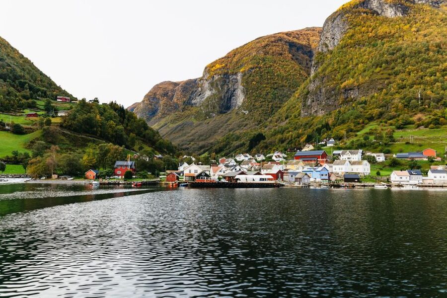 Bergen: Self-Guided Round-Trip Full-Day Excursion - Bergen to Voss: the calm opening leg