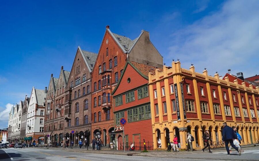 Bergen: Sightseeing Cruise of Bergen's Historic Landmarks - Commentary, quiet stretches, and onboard comfort