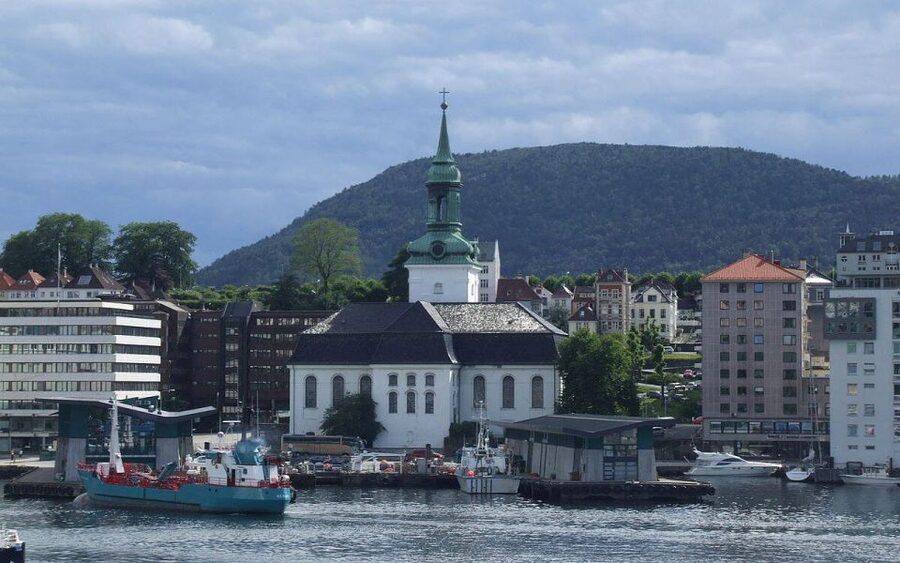 Bergen: Sightseeing Cruise of Bergen's Historic Landmarks - Nordnes Sjøbad and the return to central Bergen