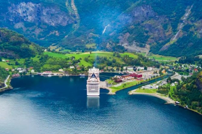 Bergen to Flam "The King of Fjords" One-Way or Round-Trip Cruise Ticket - Eleven stops and a closer look at fjord life