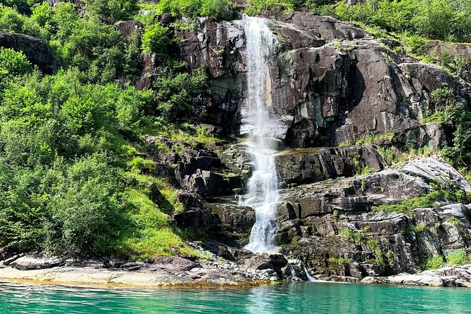 Bergen to Hardangerfjord VIP car + private yacht Fjord cruise - Four hours aboard M/Y Iselina Bella