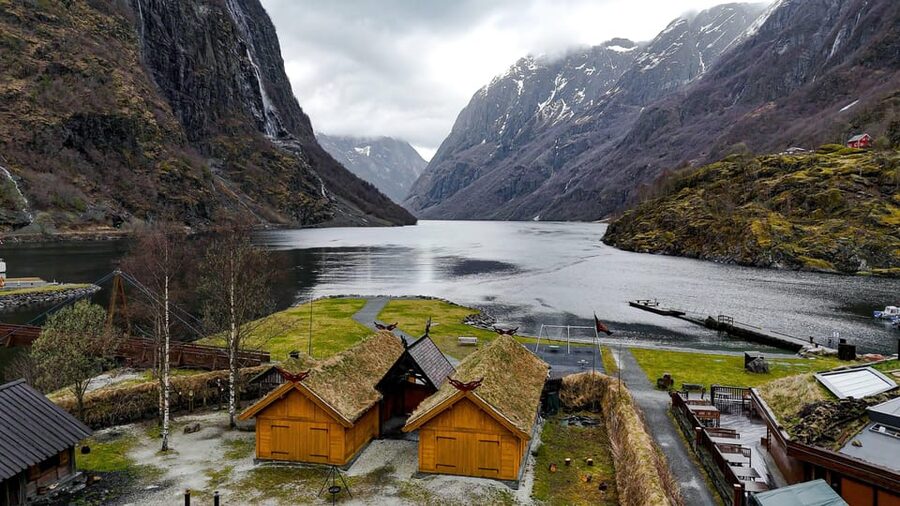 Bergen: Viking Village, Nærøyfjorden Cruise and Flåm Railway - The long train ride back to Bergen