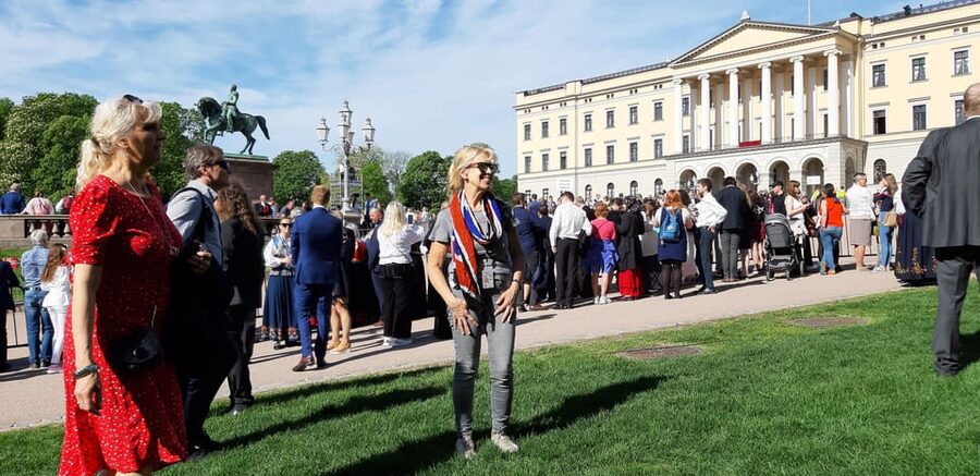 Best of Oslo: Walking Tour with a local guide - The Royal Palace and Oslo’s main avenue