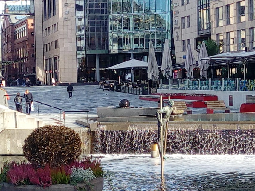 Best of Oslo: Walking Tour with a local guide - Oslo Cathedral and the National Museum