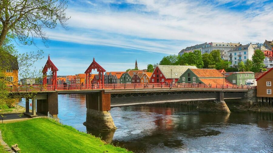 Best of Trondheim: Private Walking Tour with a Local - Bakklandet and Trondheim’s wooden streets