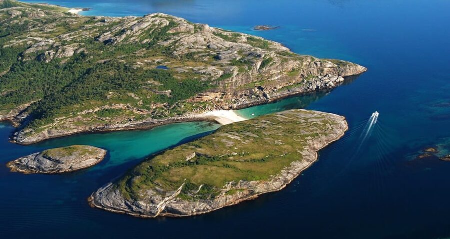 Bodø: Kjerringøy & Silent Coastal Cruise - The 10-minute walk to Kjerringøy Handelssted
