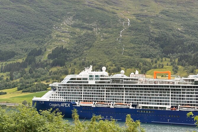 Briksdal Glacier and Loen Skylift day Excursion - Group size, comfort, and physical demands