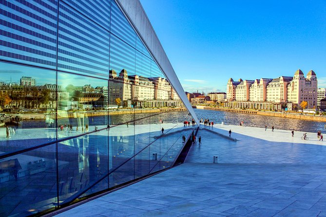 Discover Oslo’s most Photogenic Spots with a Local - Finding a fresh angle in the historic square